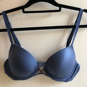 Victoria’s Secret Fabulous Plunge 32C blue, mesh detail